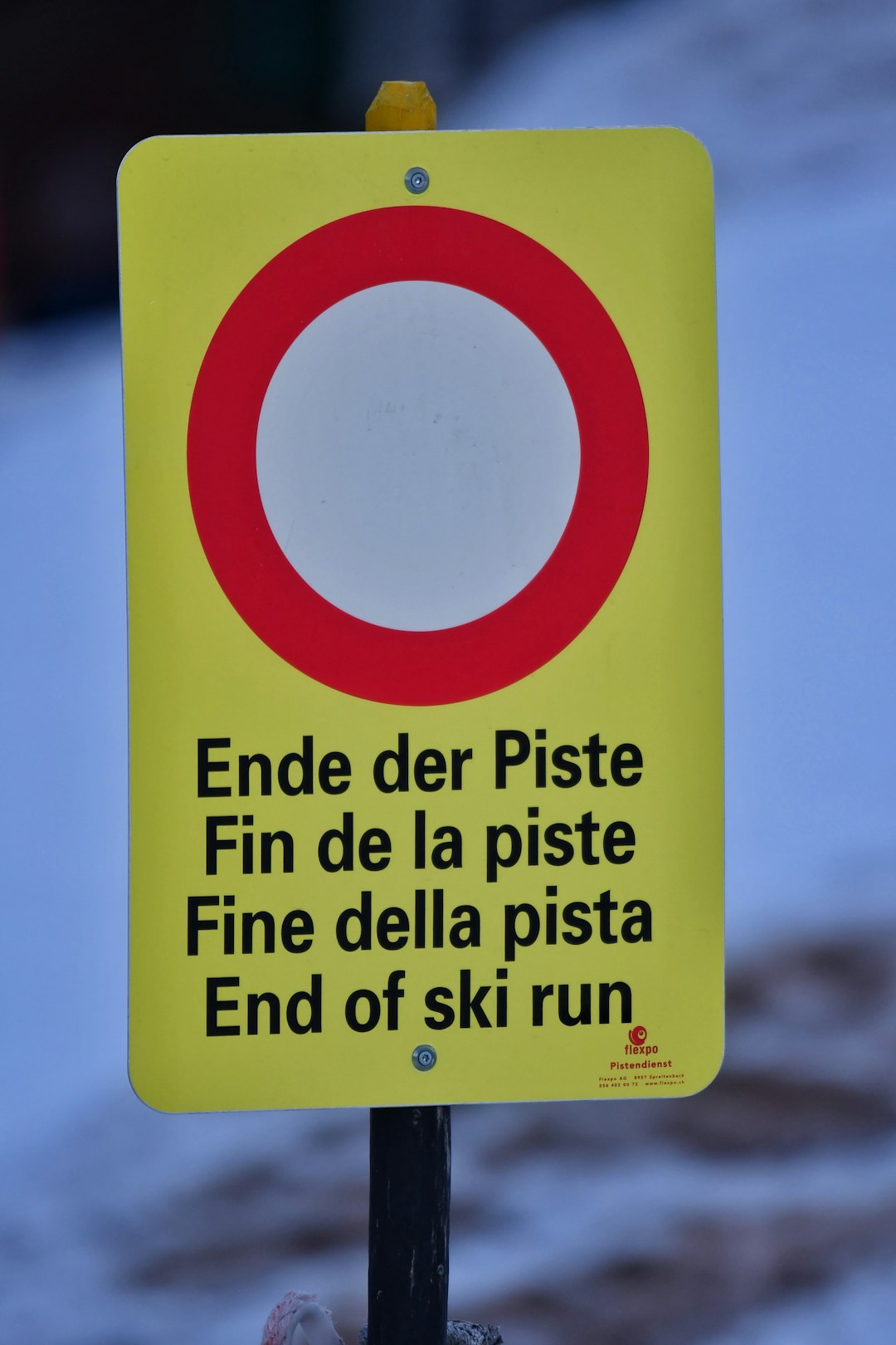gallery-2 a-yellow-sign-that-says-end-of-ski-run-z18f25ywlfg